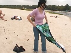 Une petite asiatique se fait dominer par film sexy gratuit sa copine