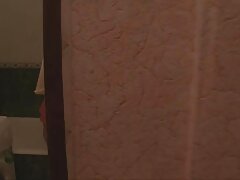 Des personnes masquées et excitées ont femme noir xxx des relations sexuelles en groupe