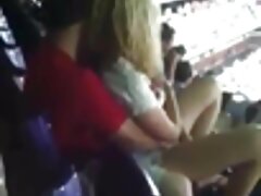 Une femme huilée a des relations sexuelles anales absoluporm douces