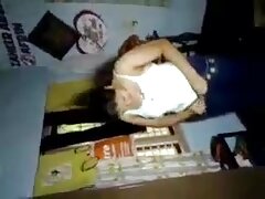 Une milf aux cheveux roux baise je veux regarder un film porno son photographe